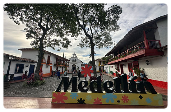 Medellín, vacaciones, vuelo, familia, expreso viajes, descanso.